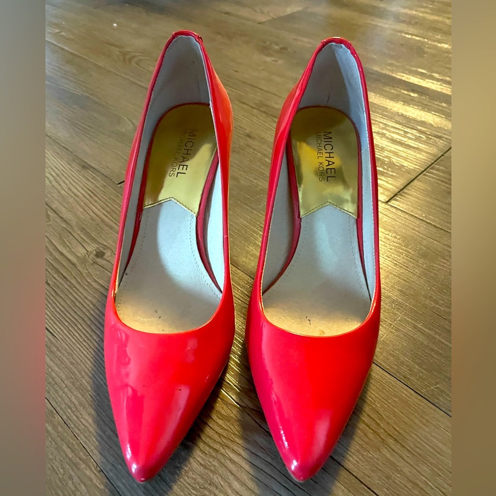 Michael Kors pointed toe heel